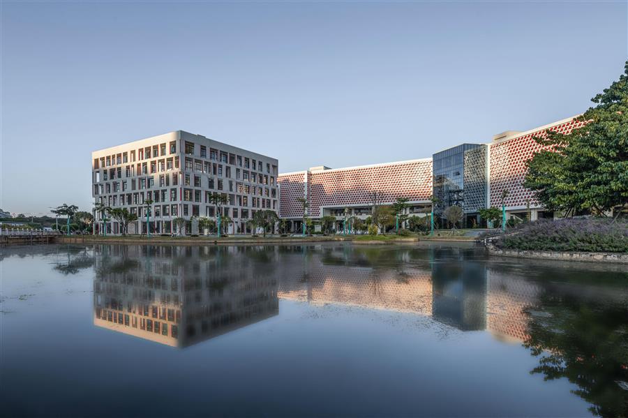 简约现代的大学设计——红河学院综合教学楼